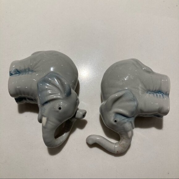 SALT & PEPPER  Shaker Intertwined Trunk Elephants Ceramic - Picture 5 of 7
